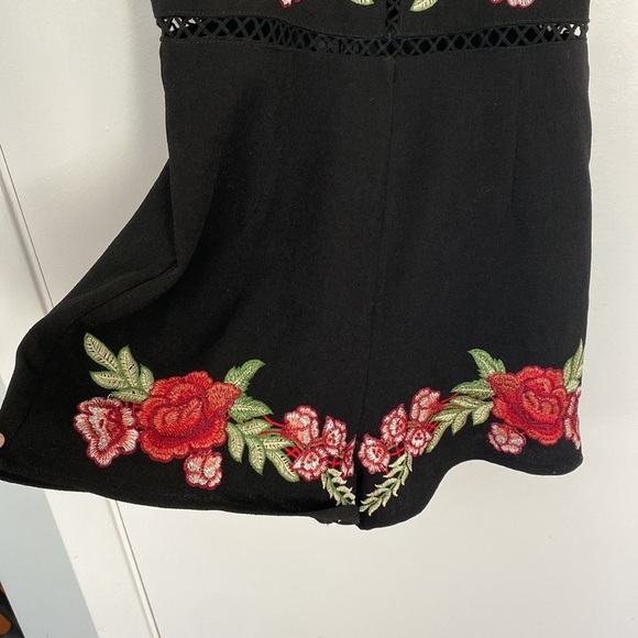 Women’s Black Romper with Floral Design - Picture 6 of 7